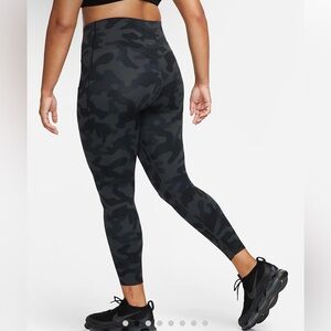 NWoT Nike Universa Medium-Support High-Waisted 7/8 Leggings w/ Pockets Sz S Camo